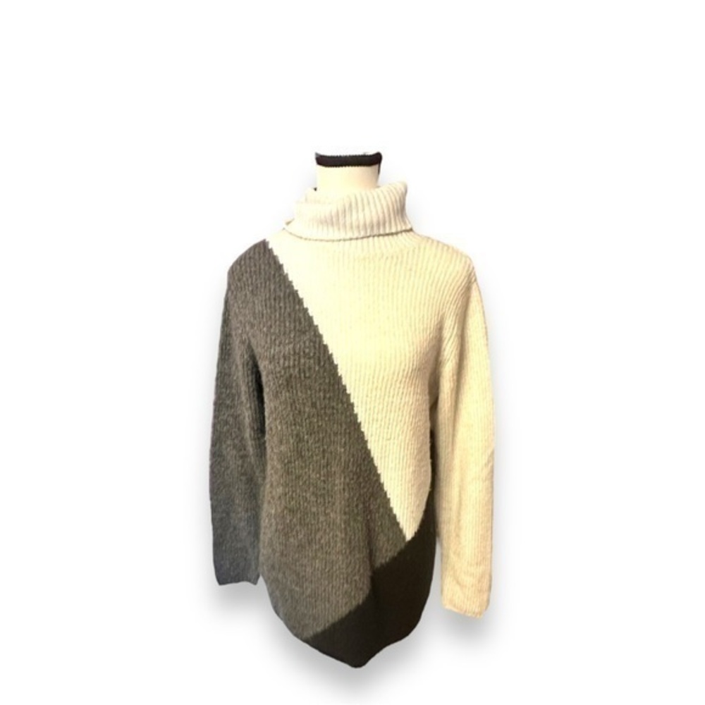 Women’s Ardene Colorblock Turtleneck Sweater S